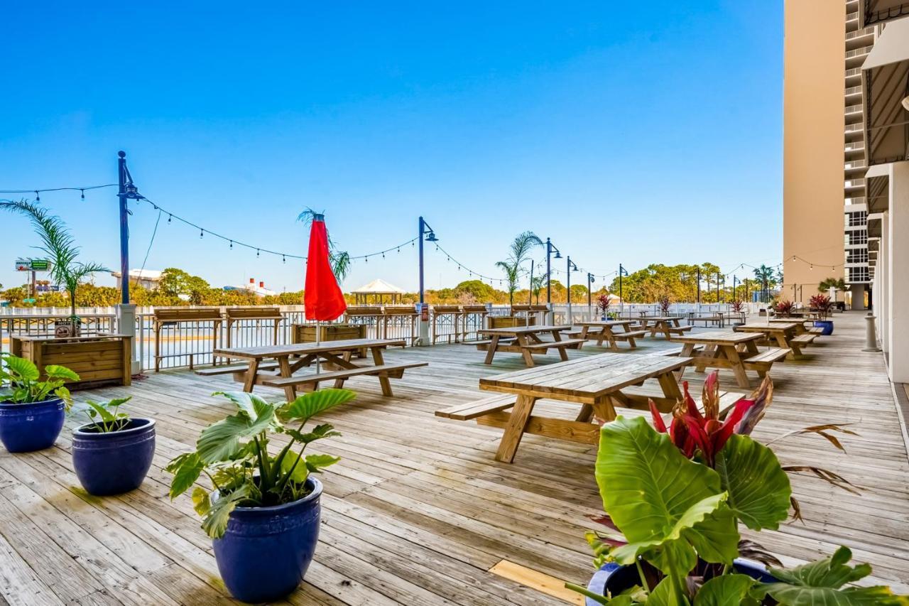 Laketown Wharf 838 *