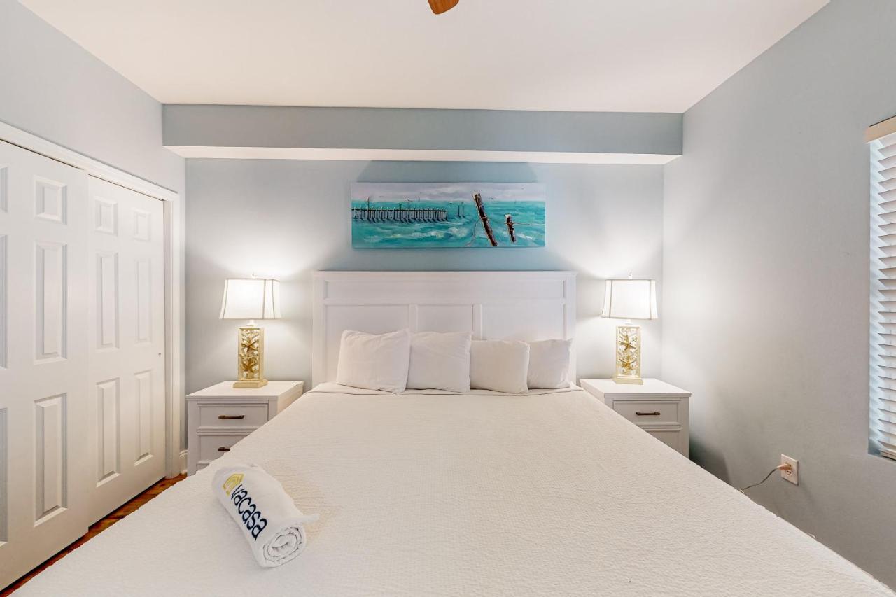 Laketown Wharf 838