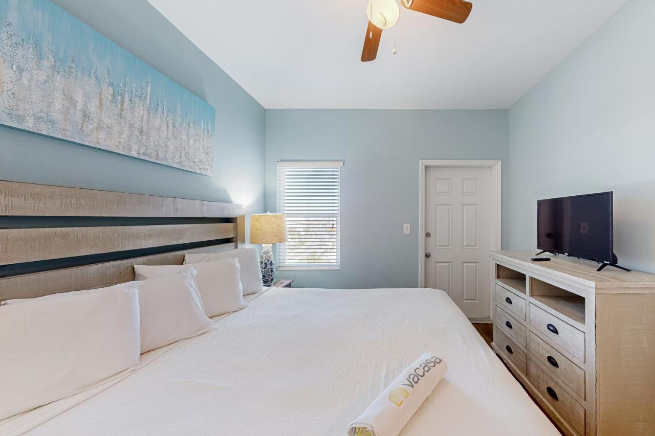 Apartment Laketown Wharf 838 *