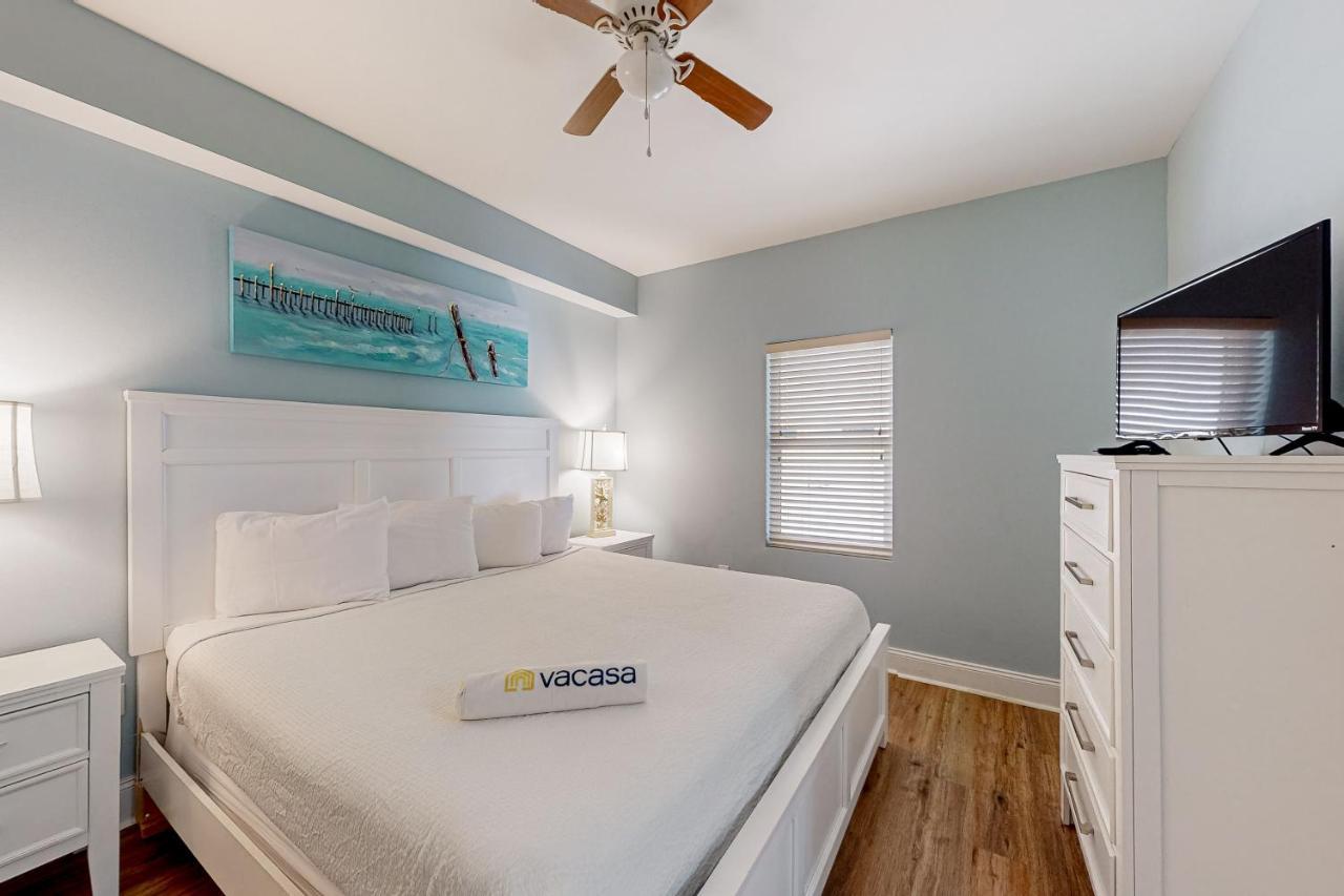 Laketown Wharf 838 Apartment