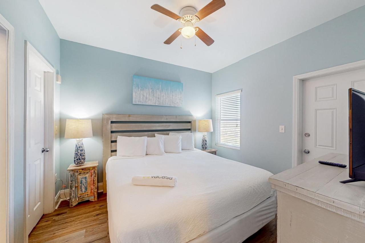 Laketown Wharf 838